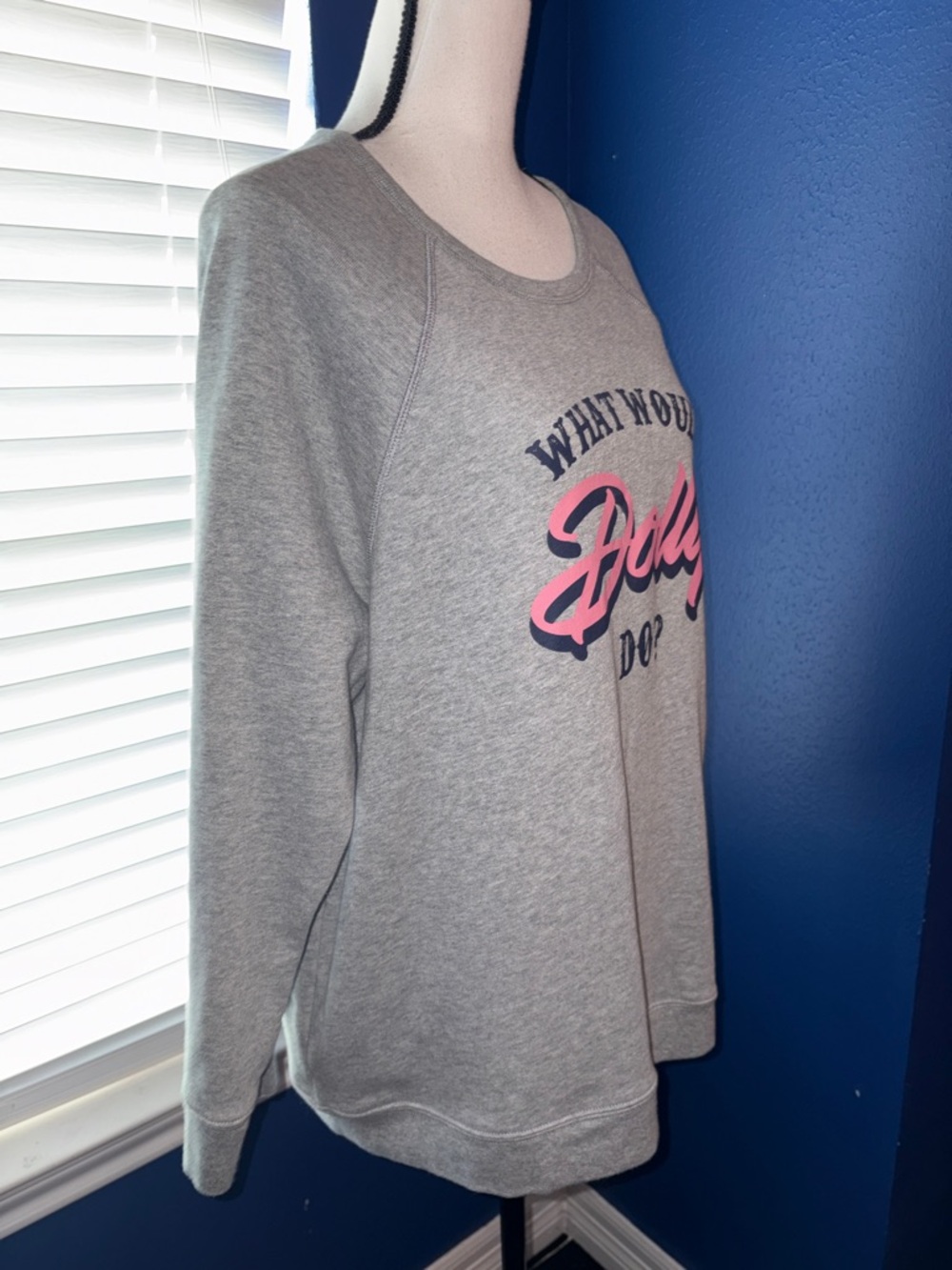 🤍 Draper James “What Would Dolly Do?” Sweatshirt | Size 1X | EUC 🤍 - Picture 6 of 8